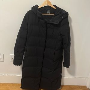 NWOT Uniqlo women’s black long puffy coat windproof and water repellent | size M